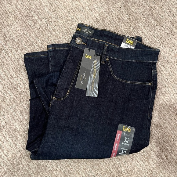 Lee Dark Wash Slim Fit Skinny Leg Mid Rise Sculpting - Size 18 NWT - Picture 1 of 9